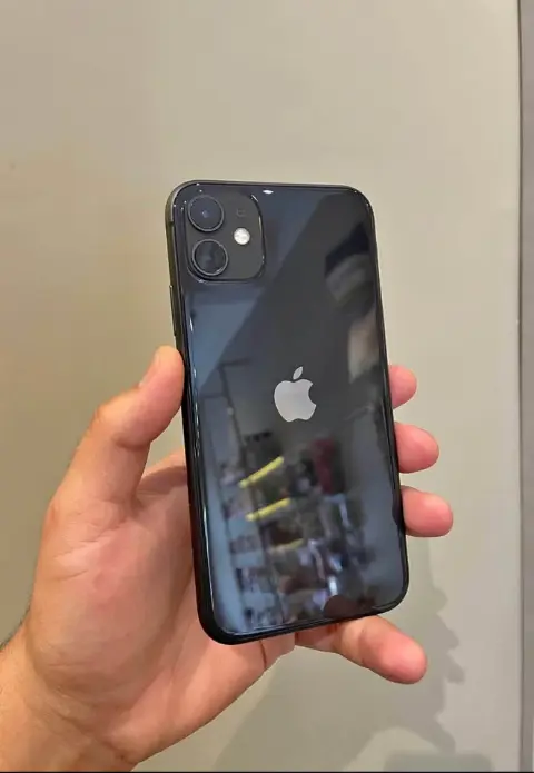 iPhone 11 64GB preto seminovo com garantia da loja