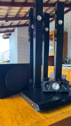 Home theater Philips com 4 torres, central e subwoofer - venda rápida