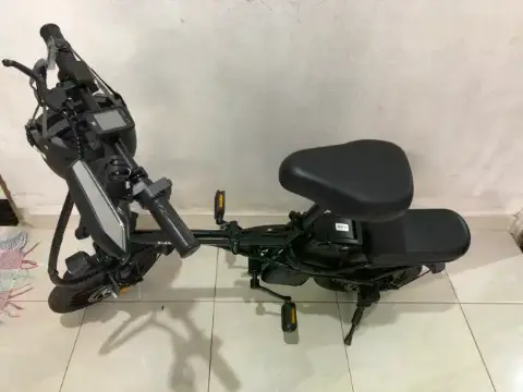 Vende-se esta bicicleta elétrica marca NUDA, está nova!