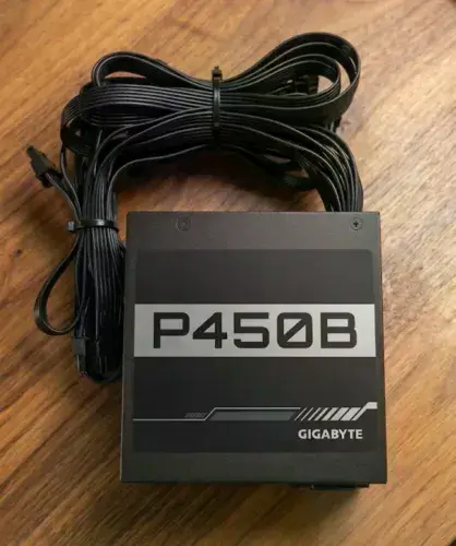 Fonte Gigabyte P450B de 450w 80 Plus Bronze