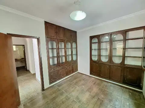 Casa para aluguel — 3 quartos, 1 suíte, no Centro