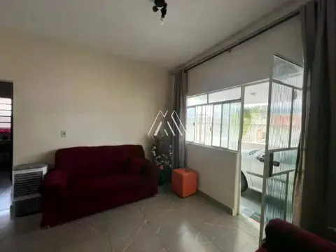 Vendo casa com 04 quartos sendo 01 uma suíte no Nogueira Machado