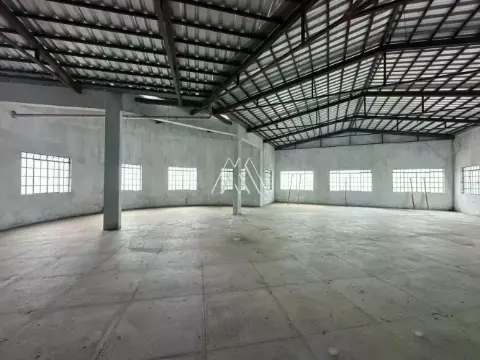 Alugo galpão comercial em Itaúna com excelente localização!!