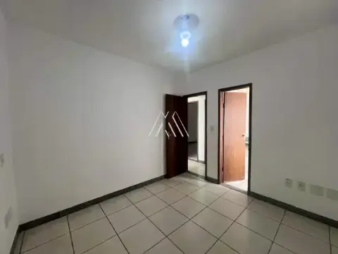 Vendo apartamento em Itaúna com excelente localização — Vila Nazaré