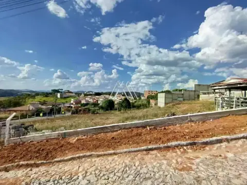 Vendo lote no Vale das Aroeiras de 333m2 de área — Santanense