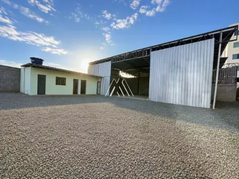 Galpão 250 m2 para alugar no Olímpio Moreira em Itaúna