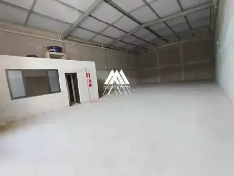 Alugo galpão com 270m2 no Universitário