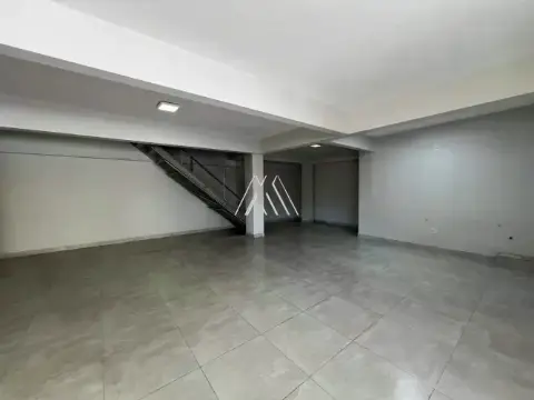 Alugo Loja Comercial Ampla com 135m2 em Excelente Localização