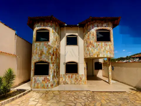 Casa 5 quartos à venda no Santo Antônio em Itaúna — Centro
