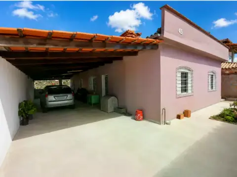 Casa com 03 quartos à venda no Parque Jardim em Itaúna — Parque Jardim Santanense