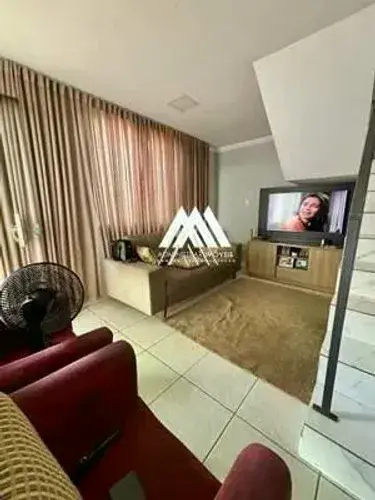 Vendo casa em Itaúna com excelente localização — Garcias