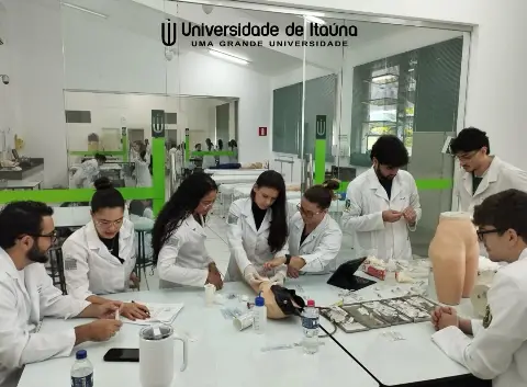 Medicina UIT | Simulação prática de cirurgia e RCP