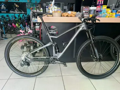 Bicicleta Full Suspention de Carbono