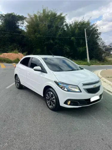 Chevrolet Onix Hatch LTZ 1.4 8V Flex Power Mec. 4P 2015 — Graças