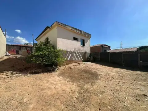 Vendo casa com 02 quartos no Aeroporto