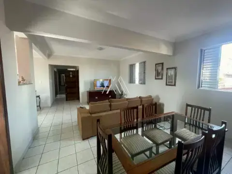 Vendo apartamento em Itaúna com excelente localização — Padre Eustáquio