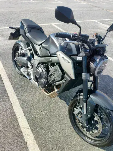 Cb 650R moto muito nova