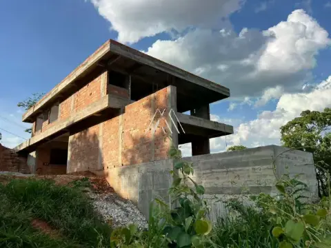 Vendo casa de alto padrão em construção no Condomínio Mirante Lago Sul — Morro do Engenho