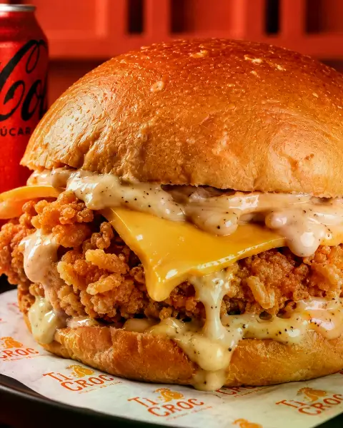 Ticroc: hambúrguer recheado e frango crocante com delivery