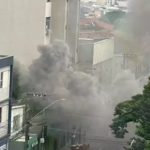 Incêndio atinge lanchonete no Centro de Itaúna