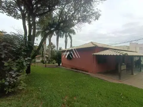 Vendo excelente casa em Itaúna em excelente localização — Alaita