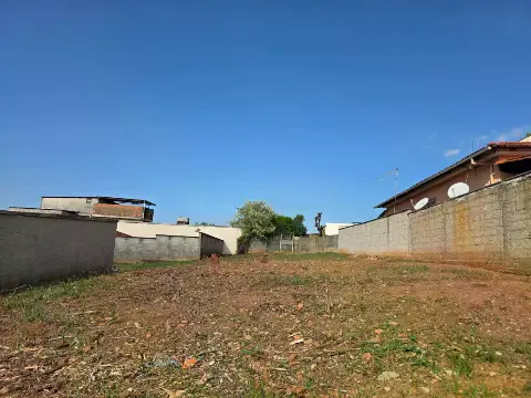 Lote à venda no bairro Santanense — 382 m2