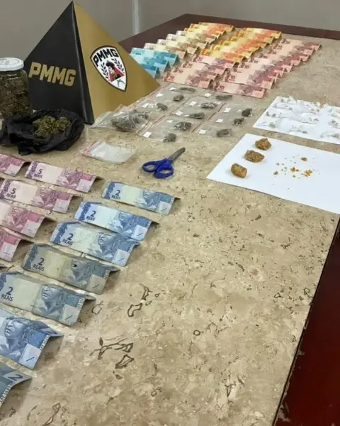 Polícia prende três por tráfico de drogas no bairro Garcias