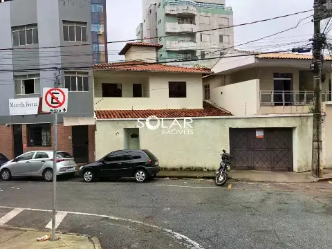Casa para aluguel no bairro Centro — 3 quartos, 4 vagas