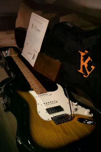 Guitarra Klingen STT HSS Two Tone Sunburst 2019