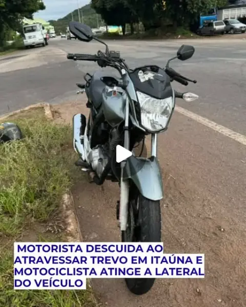 Acidente no trevo de Itaúna: moto atinge carro