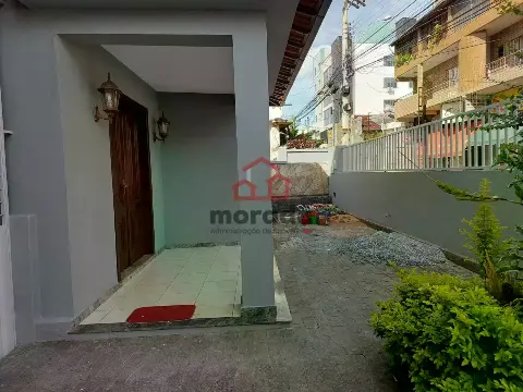 Casa à venda em Itaúna (Centro) - 6 Quartos, 174 m2 Úteis