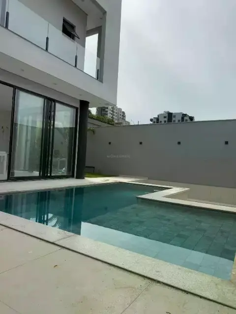 Casa à venda, 3 quartos, 3 suítes, 4 vagas, Tropical