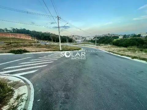 Vendo lote de esquina no Monte Carlo