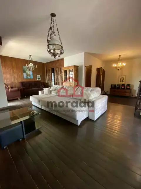 Casa à venda, 7 quartos, 2 suítes, 4 vagas, Centro