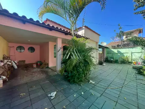 Vendo casa no Cerqueira Lima com amplo espaço!
