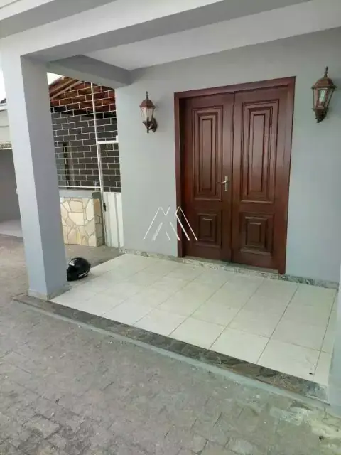 Vendo casa comercial em Itaúna em excelente localização no centro!